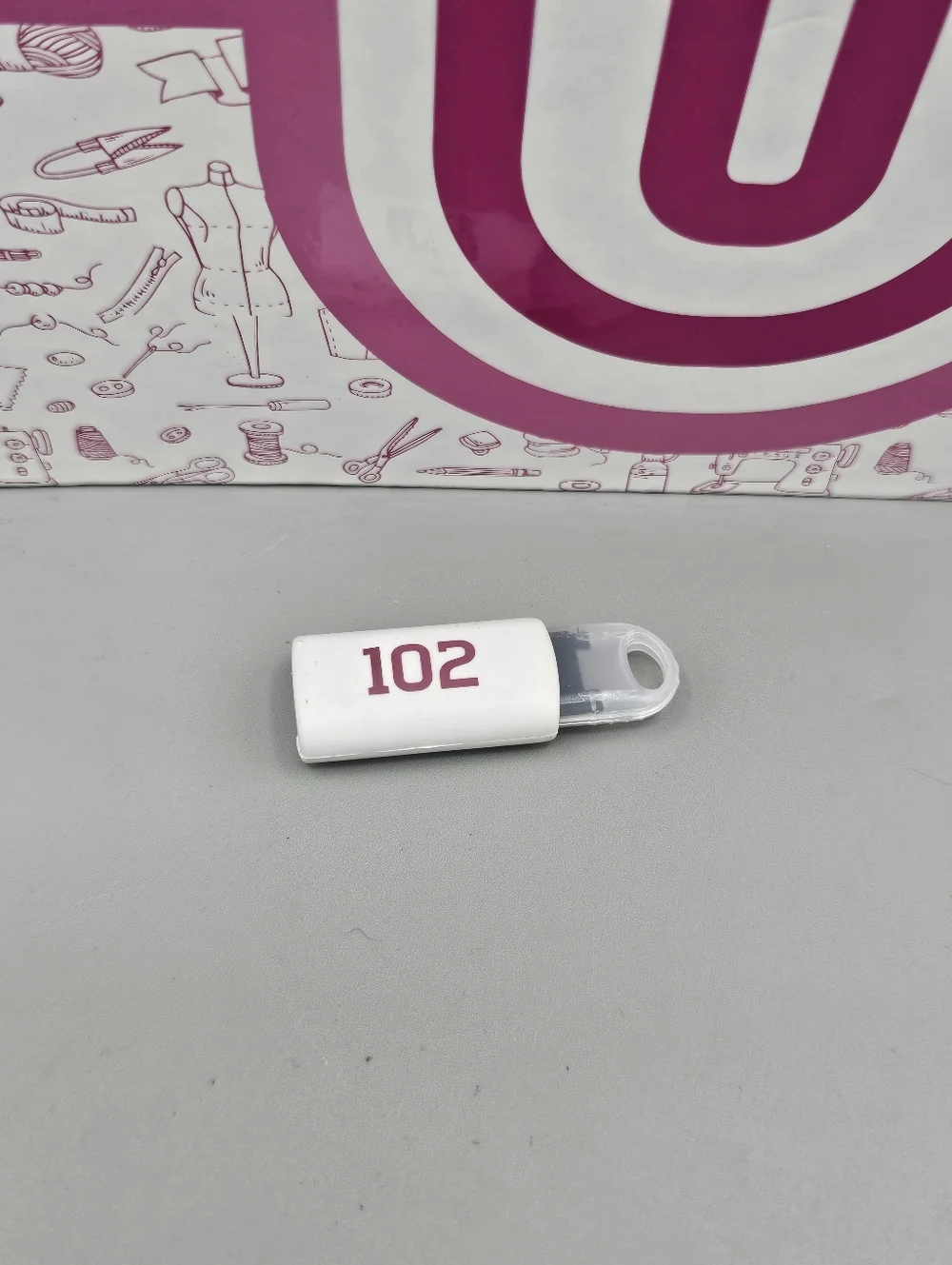 Anita Goodesign‎ Digitizing 102 EMBROIDERY MADE EASY II Book & USB STICK